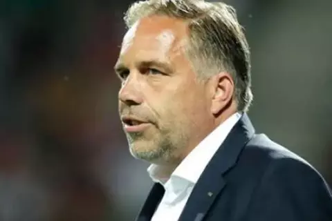 مصدر لـ "يلا كورة" يحدد موعد انطلاق مهمة الهولندي لاينجلر مع الأهلي